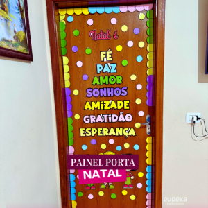 Porta Decorada para o Natal: Um Toque de Magia para Sua Sala!